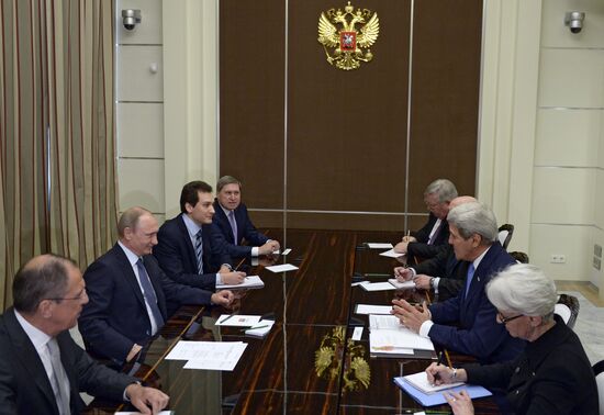 Russian President Vladimir Putin meets with US Secretary of State John Kerry