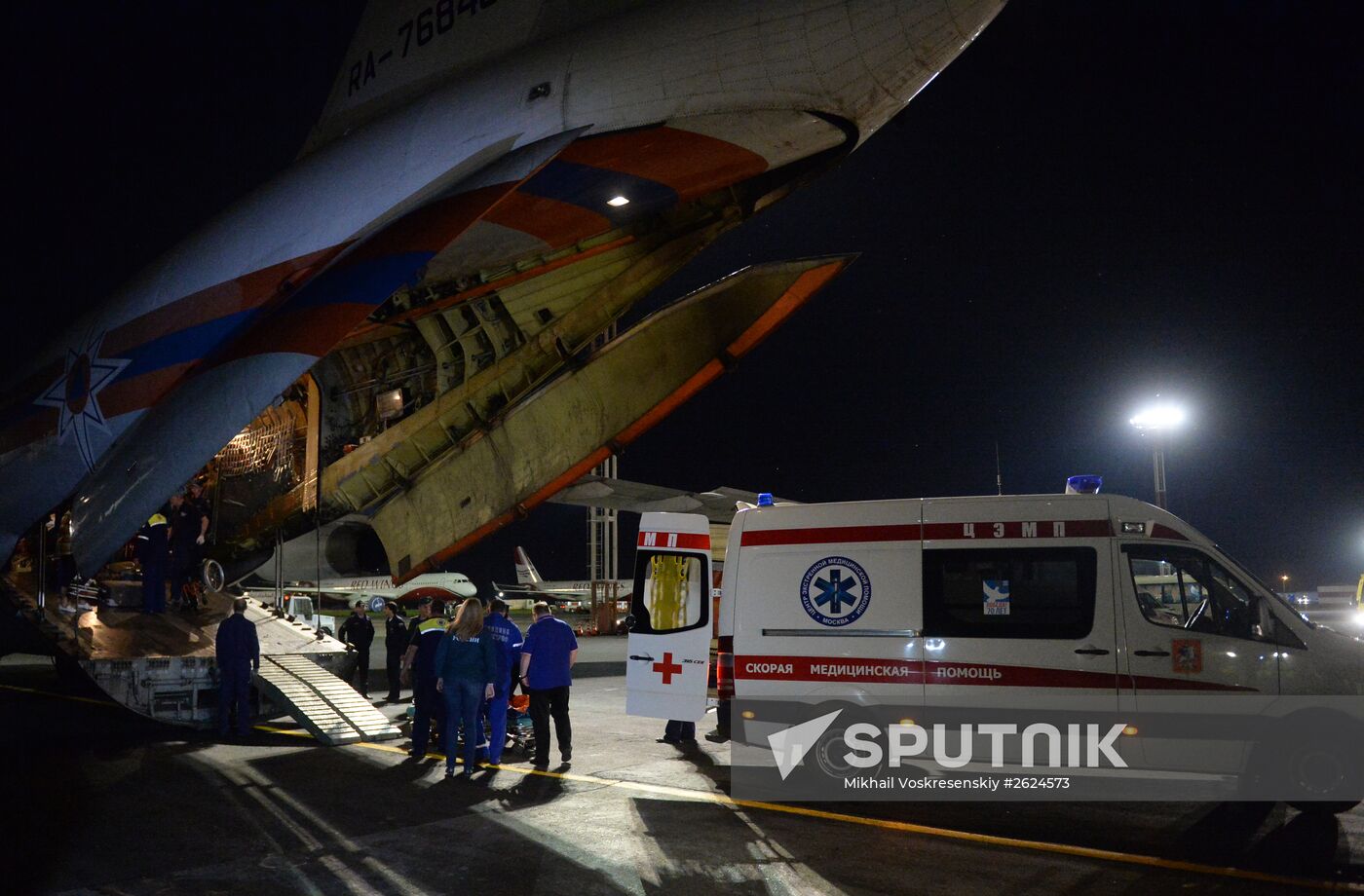 Russian Emergencies Ministry plane flies in seriously ill children from Donbass to Moscow for treatment