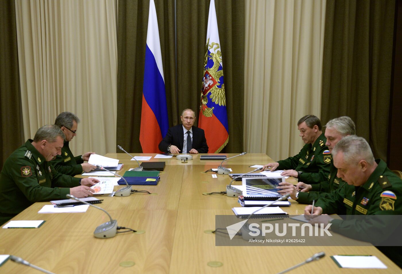 Vladimir Putin chairs meeting on armed forces development