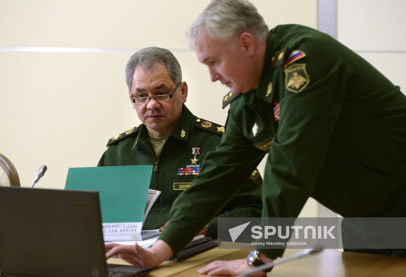 Vladimir Putin chairs meeting on armed forces development