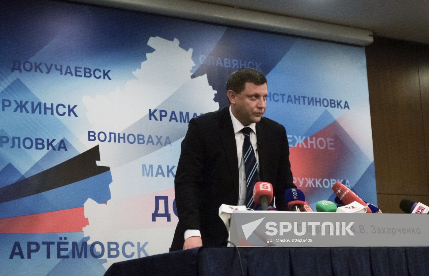 Donetsk People's Republic Head Zakharchenko gives news conference
