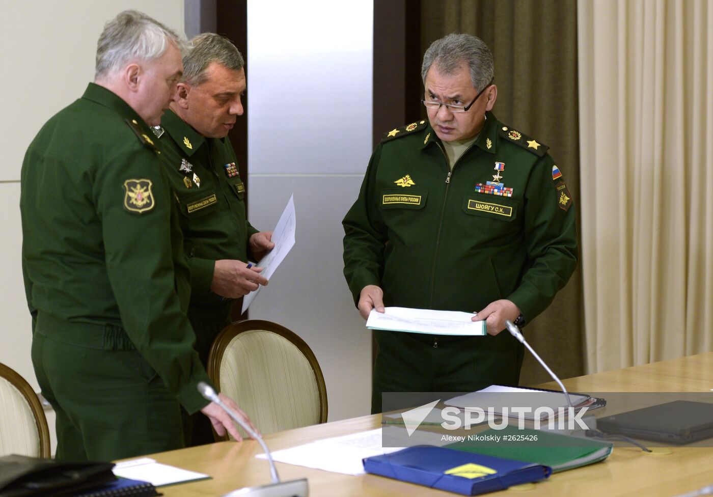 Vladimir Putin chairs meeting on armed forces development