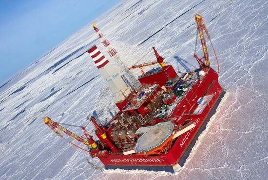 Prirazlomnaya offshore oil platform