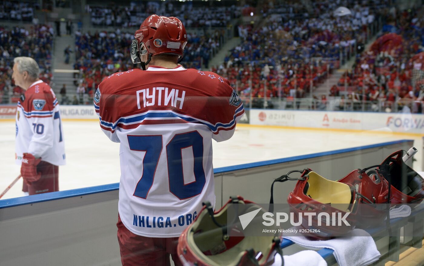 President Putin plays in Night Hockey League's gala match