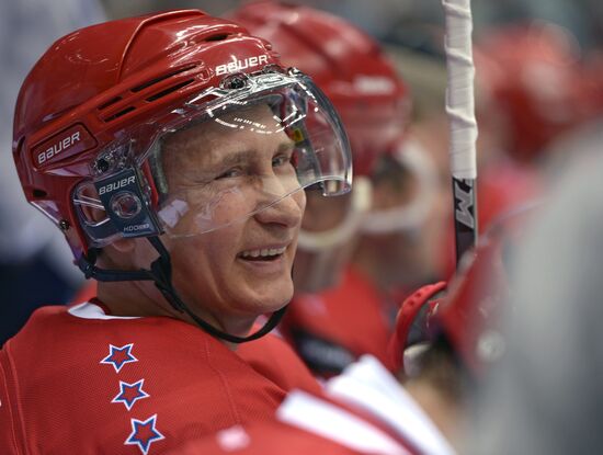President Putin plays in Night Hockey League's gala match