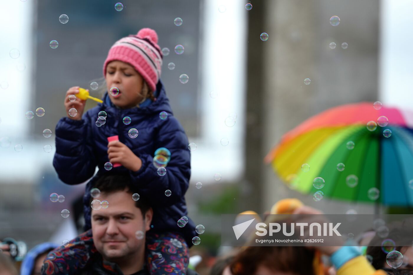 Dream Flash soap bubbles parade