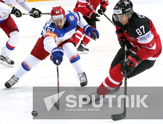 Russian player Yevgeny Dadonov, left, and Canada's Sidney Crosby during the final match of the 2015 IIHF World Championship, Canada vs. Russia. Location: Czech Republic, Prague. Author: Grigoriy Sokolov/Sputnik. 2015 IIHF World Championship. Finals. Canada vs. Russia