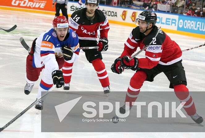Russian player Evgeny Malkin, left, and Canada's Dan Hamhius during the final match of the 2015 IIHF World Championship, Canada vs. Russia. Location: Czech Republic, Prague. Author: Grigoriy Sokolov/Sputnik. 2015 IIHF World Championship. Finals. Canada vs. Russia