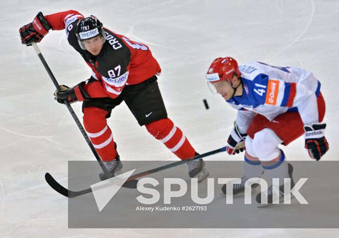 Canadian player Sydney Crosby, left, and Russia's Nikolai Kulemin during the final match of the 2015 IIHF World Championship, Canada vs. Russia. Location: Czech Republic, Prague. Author: Alexey Kudenko/Sputnik. 2015 IIHF World Championship. Finals. Canada vs. Russia