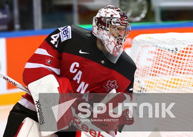 Canada's goalie Mike Smith during the finals between the national teams of Canada and Russia at the 2015 IIHF Ice Hockey World Championship. Location: Czech Republic, Prague. Author: Grigoriy Sokolov/Sputnik. 2015 IIHF Ice Hockey World Championship. Finals. Canada vs. Russia
