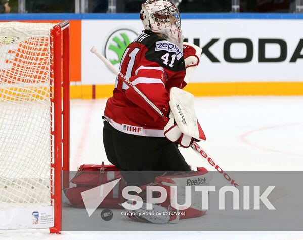 Canada's goalie Mike Smith during the finals between the national teams of Canada and Russia at the 2015 IIHF Ice Hockey World Championship. Location: Czech Republic, Prague. Author: Grigoriy Sokolov/Sputnik. 2015 IIHF Ice Hockey World Championship. Finals. Canada vs. Russia