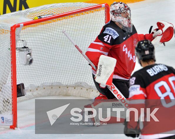 Canada's goalie Mike Smith fails to make a save during the finals between the national teams of Canada and Russia at the 2015 IIHF Ice Hockey World Championship. Location: Czech Republic, Prague. Author: Alexey Kudenko/Sputnik. 2015 IIHF Ice Hockey World Championship. Finals. Canada vs. Russia