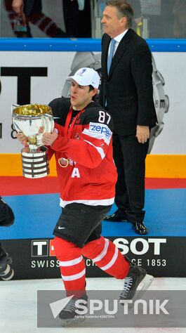 Canadian team's captain Sidney Crosby during the award ceremony after the finals between the national teams of Canada and Russia at the 2015 IIHF Ice Hockey World Championship. Middle ground: IIHF President René Fasel. Location: Czech Republic, Prague. Author: Alexey Kudenko/Sputnik. 2015 IIHF Ice Hockey World Championship. Finals. Canada vs. Russia
