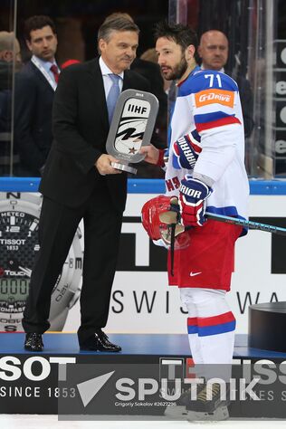 IIHF President René Fasel, left, and Russian team's captain Ilya Kovalchuk during the award ceremony. The Russian national team won the silver medals at the 2015 IIHF Ice Hockey World Championship. Location: Czech Republic, Prague. Author: Grigoriy Sokolov/Sputnik. 2015 IIHF Ice Hockey World Championship. Finals. Canada vs. Russia