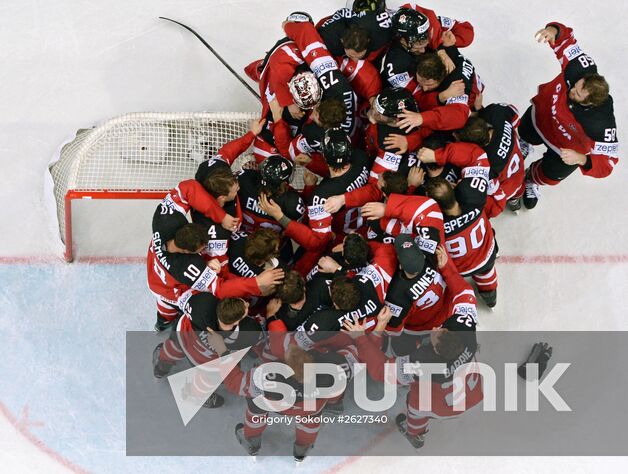Canada's players celebrate their team's victory in the finals between the national teams of Canada and Russia at the 2015 IIHF Ice Hockey World Championship. Location: Czech Republic, Prague. Author: Grigoriy Sokolov/Sputnik. 2015 IIHF Ice Hockey World Championship. Finals. Canada vs. Russia
