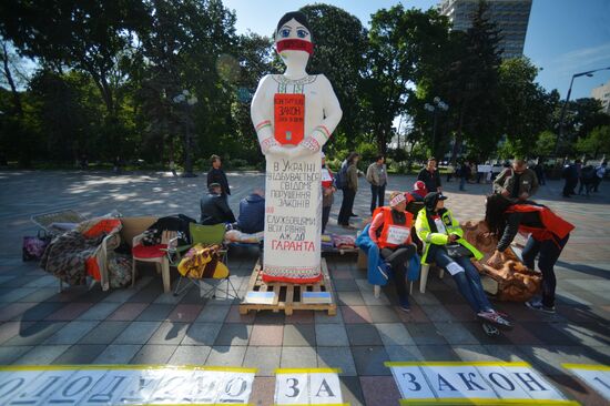 Protest against foreign currency loans in Kiev