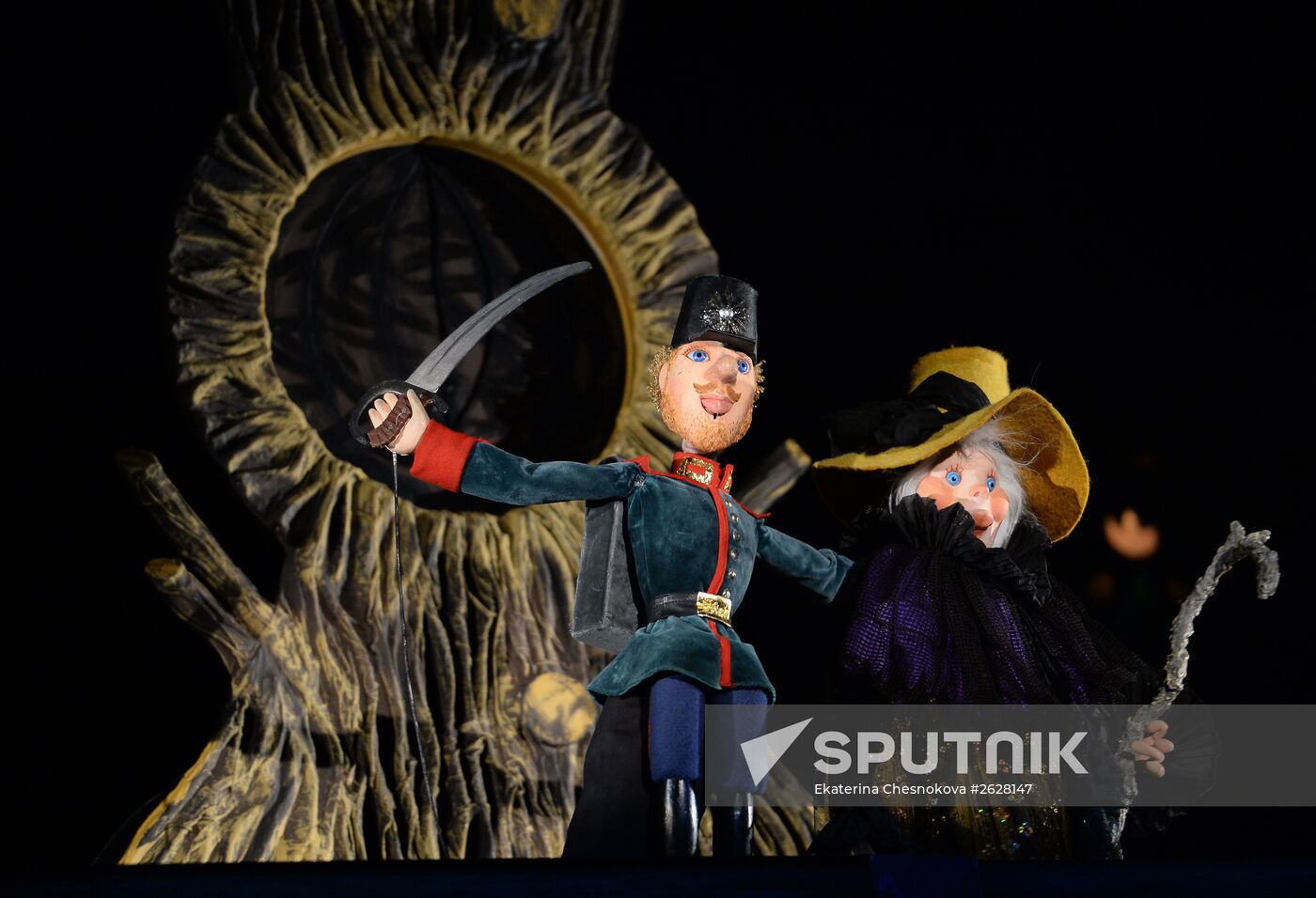 Premiere of play based on Andersen's "Tinder Box" at Moscow Puppet Theater