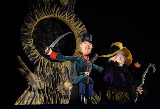 Premiere of play based on Andersen's "Tinder Box" at Moscow Puppet Theater