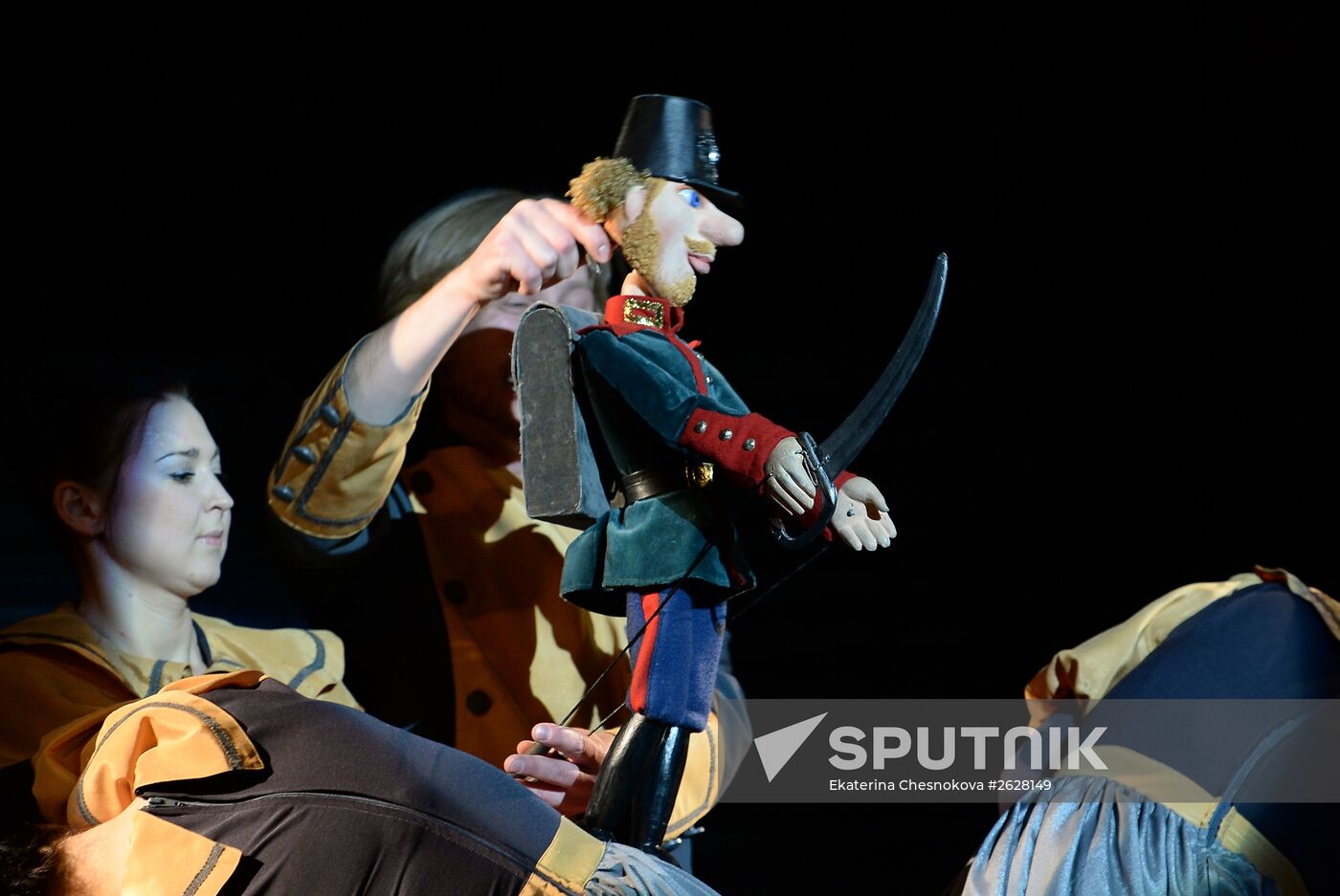 Premiere of play based on Andersen's "Tinder Box" at Moscow Puppet Theater