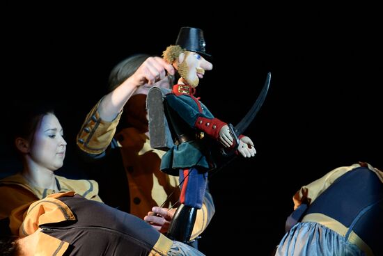 Premiere of play based on Andersen's "Tinder Box" at Moscow Puppet Theater