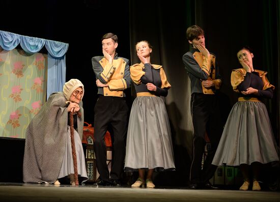 Premiere of play based on Andersen's "Tinder Box" at Moscow Puppet Theater