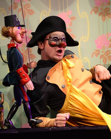 Premiere of play based on Andersen's "Tinder Box" at Moscow Puppet Theater