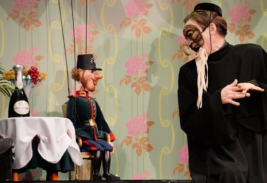 Premiere of play based on Andersen's "Tinder Box" in Moscow Puppet Theater