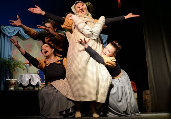 Premiere of play based on Andersen's "Tinder Box" in Moscow Puppet Theater