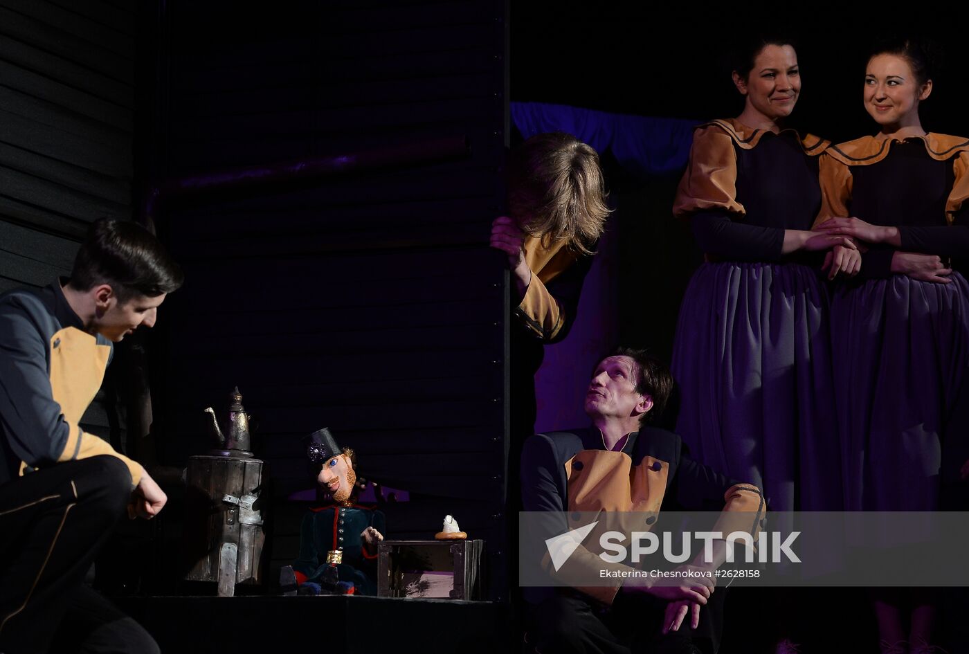 Premiere of play based on Andersen's "Tinder Box" in Moscow Puppet Theater