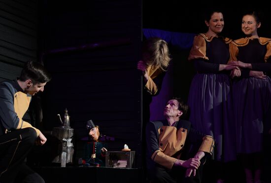 Premiere of play based on Andersen's "Tinder Box" in Moscow Puppet Theater