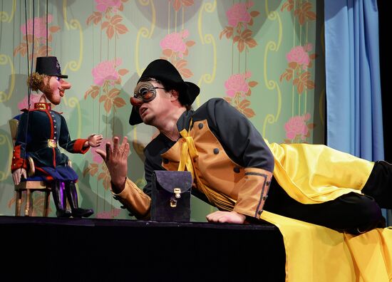 Premiere of play based on Andersen's "Tinder Box" in Moscow Puppet Theater