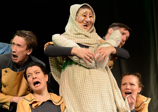 Premiere of play based on Andersen's "Tinder Box" in Moscow Puppet Theater