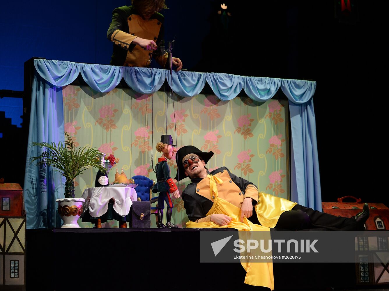 Premiere of play based on Andersen's "Tinder Box" in Moscow Puppet Theater