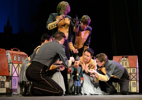 Premiere of play based on Andersen's "Tinder Box" in Moscow Puppet Theater