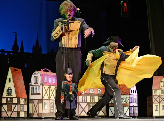 Premiere of play based on Andersen's "Tinder Box" in Moscow Puppet Theater