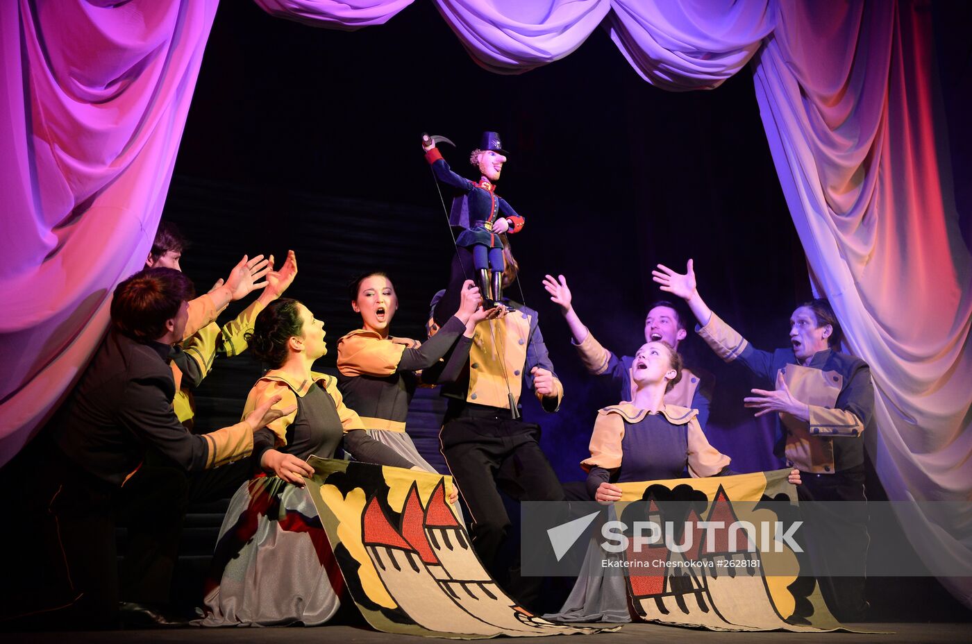 Premiere of play based on Andersen's "Tinder Box" in Moscow Puppet Theater