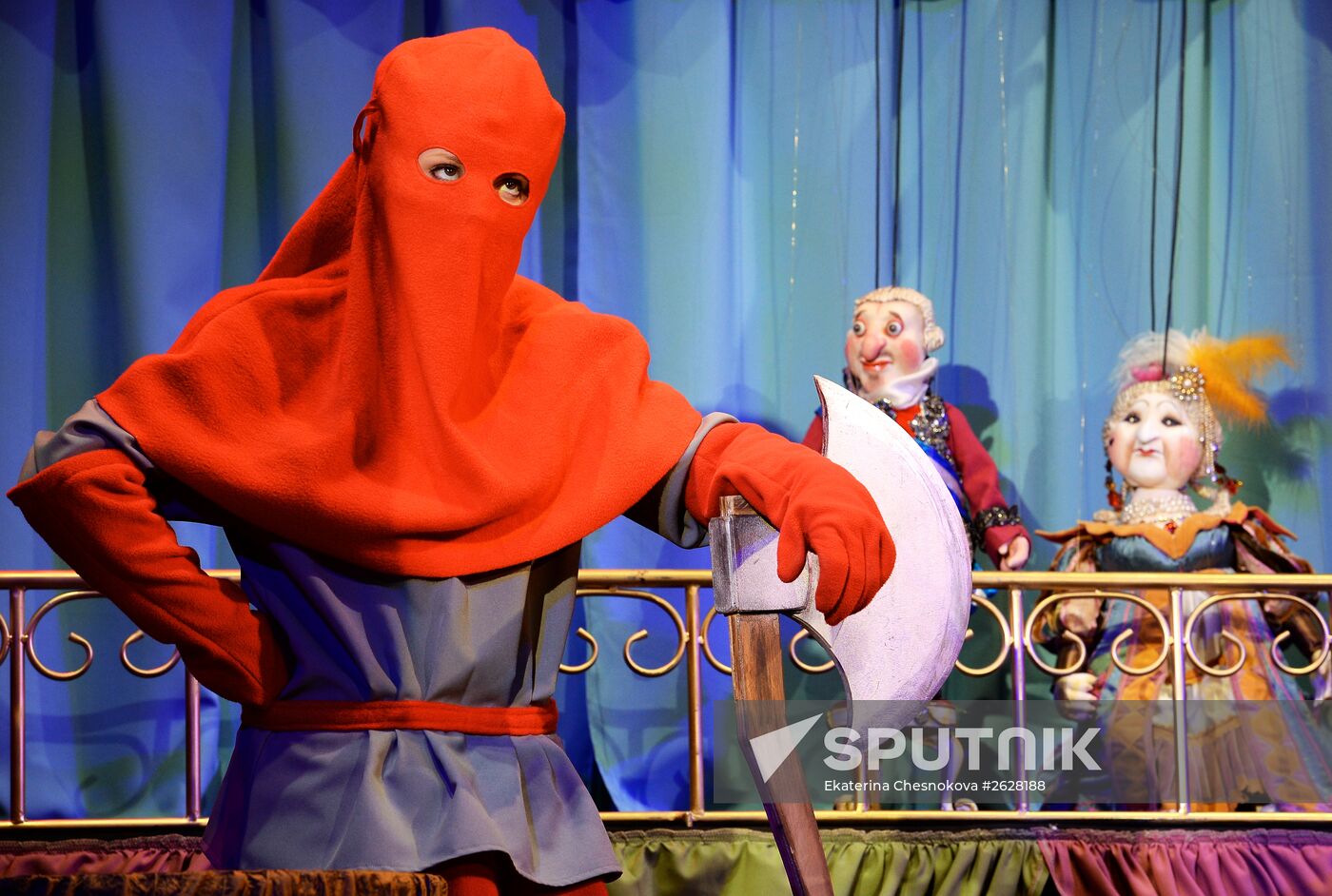 Premiere of play based on Andersen's "Tinder Box" at Moscow Puppet Theater