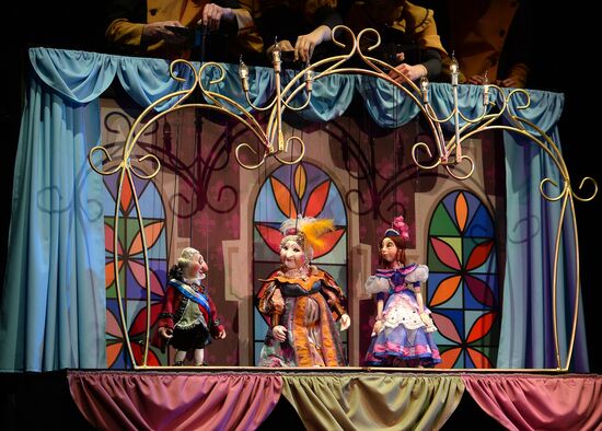 Premiere of play based on Andersen's "Tinder Box" in Moscow Puppet Theater
