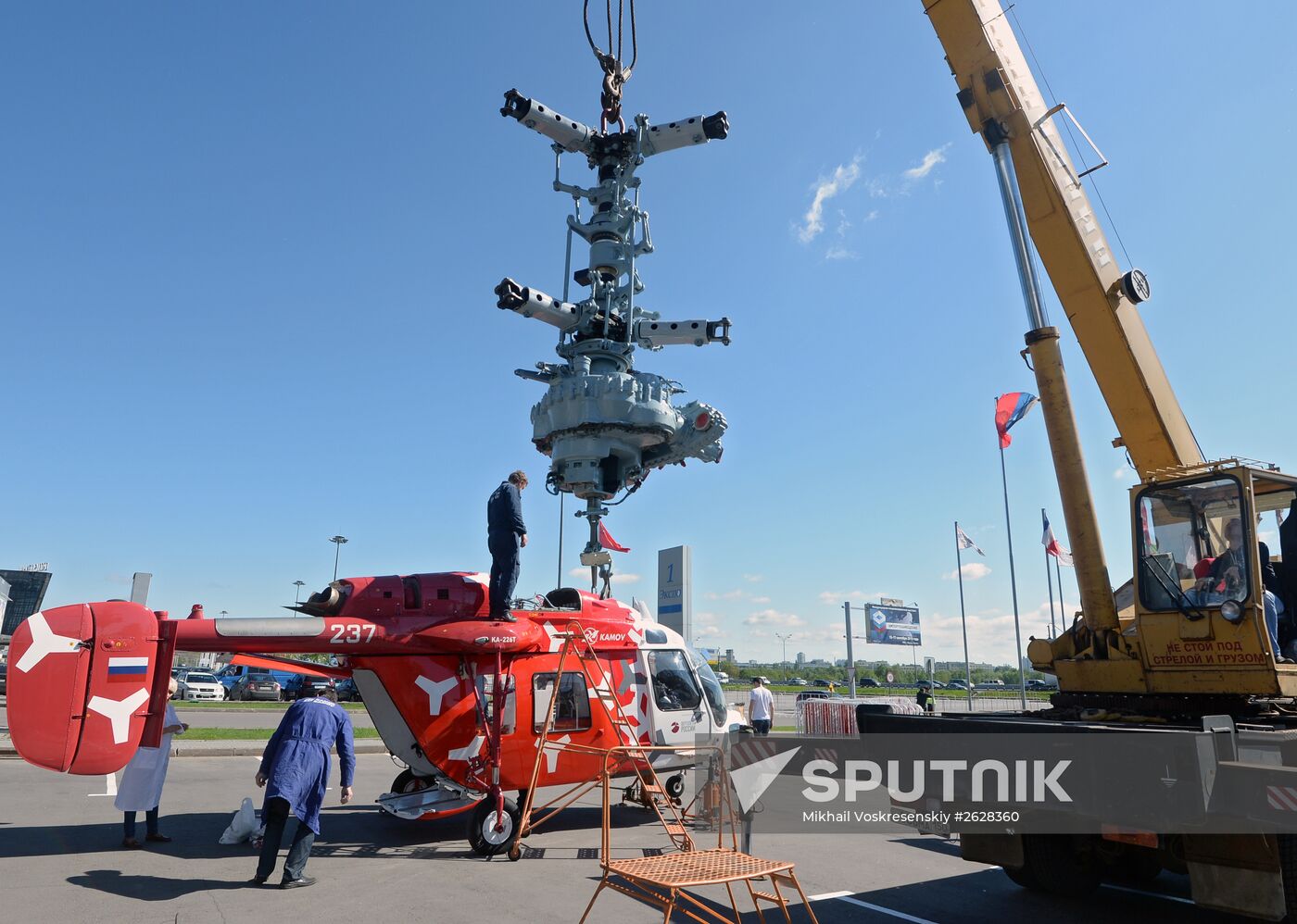 Helicopters arrive for HeliRussia 2015 expo