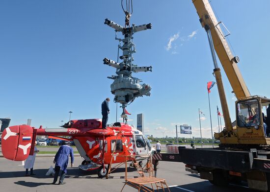 Helicopters arrive for HeliRussia 2015 expo