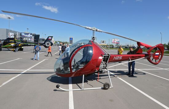 Helicopters arrive for HeliRussia 2015 expo