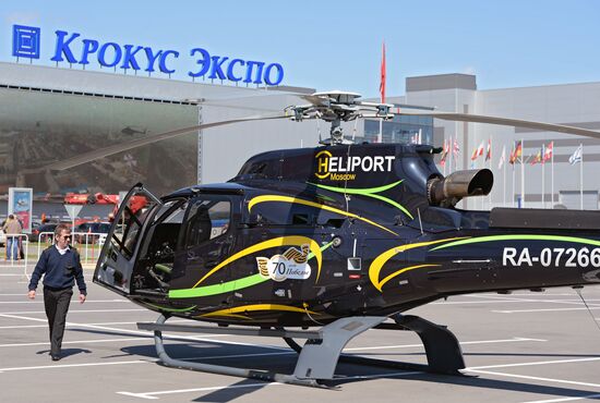 Helicopters arrive for HeliRussia 2015 expo