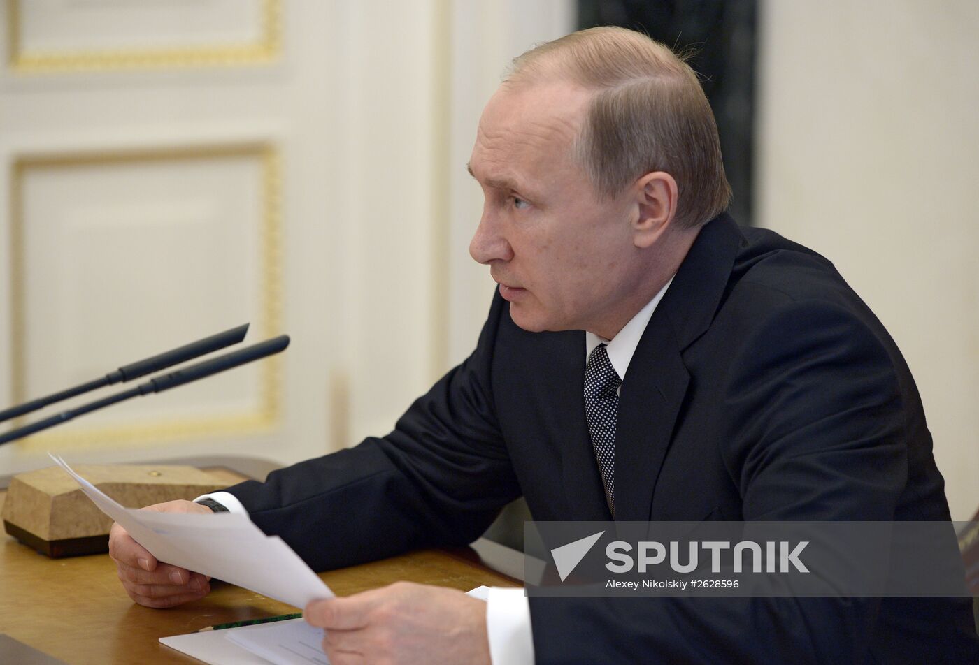 Russian President Vladimir Putin meets with Government members