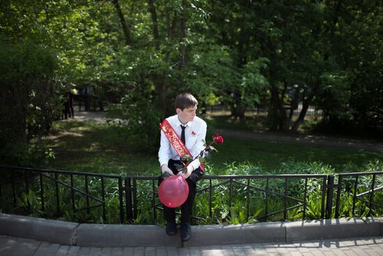 Last school bell rings in Moscow