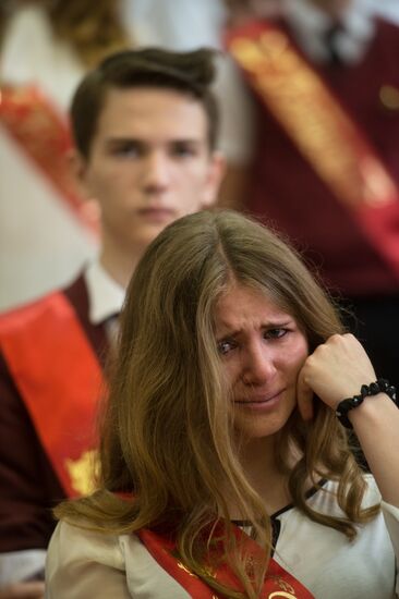 Last school bell rings in Moscow