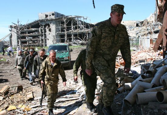 Bodies recovered from Donetsk airport debris