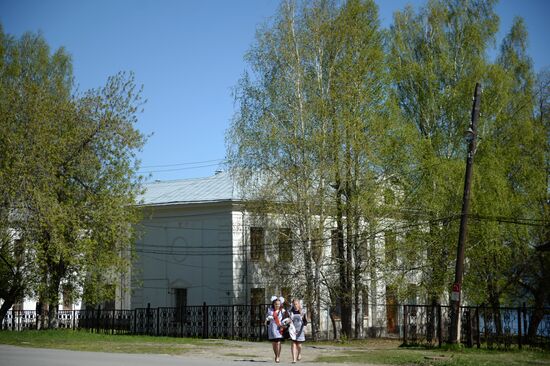 Last school bell in Russian regions