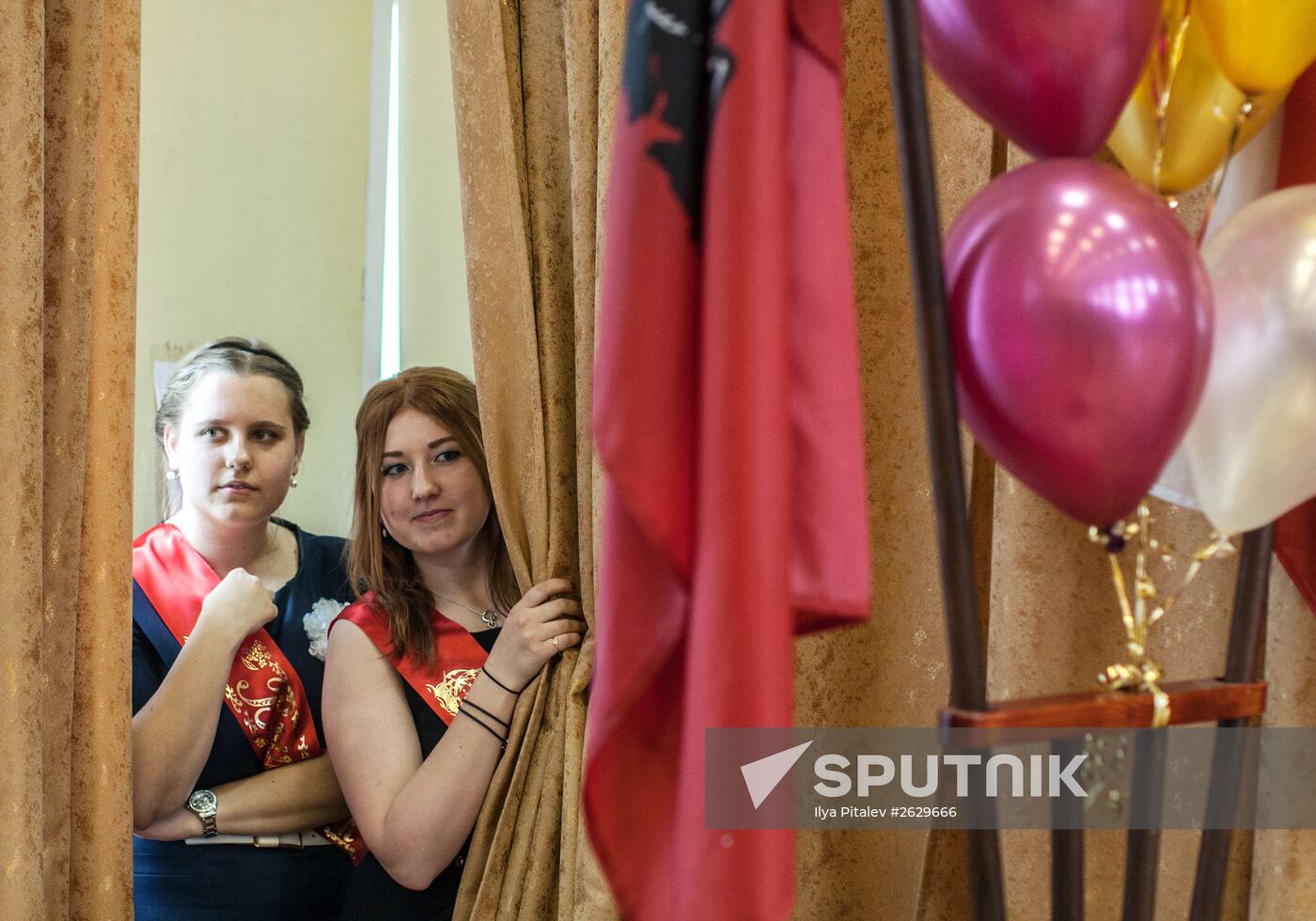 Last school bell rings in Moscow