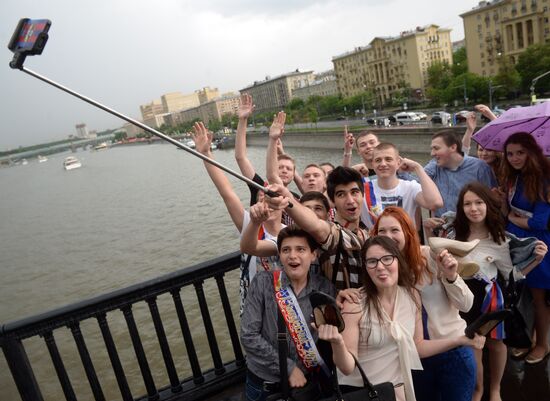 Last school bell rings in Moscow