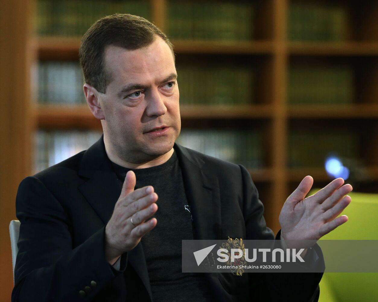 Prime Minister Dmitry Medvedev speaks with Sergei Brilev on Vesti v Subbotu on Rossiya TV network